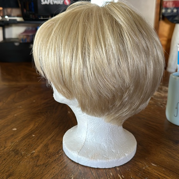 💯Noriko Collection By Aderans, Wig, creamy blond, brand new, never warn!💯 - Picture 4 of 11